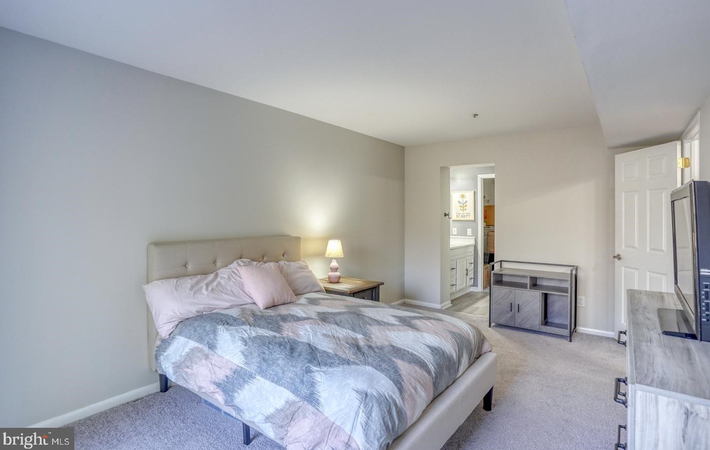 2308 Creekside Dr, Newark DE 19711-6741 exterior