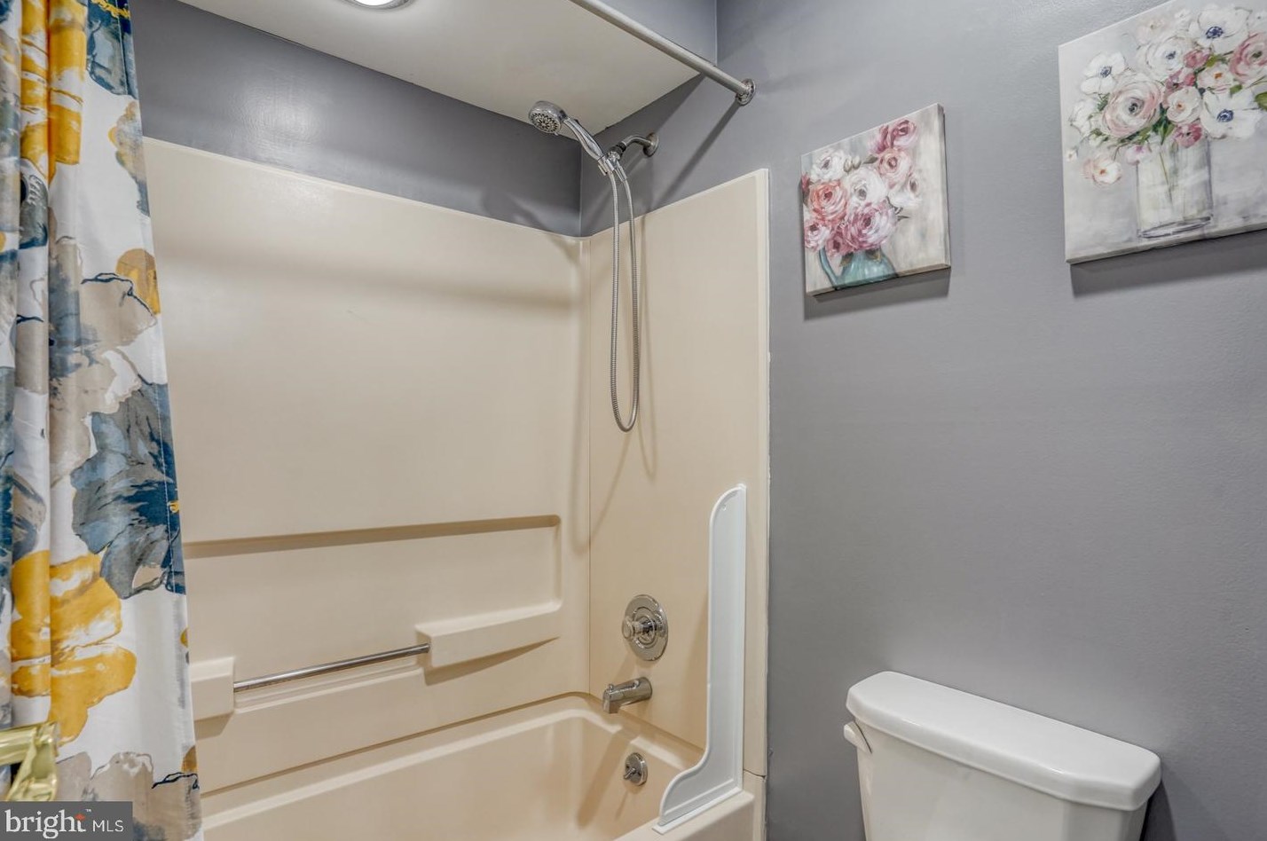 2308 Creekside Dr, Newark DE 19711-6741 exterior