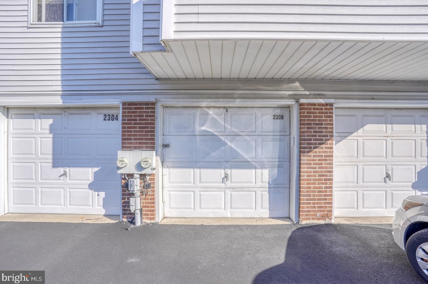 2308 Creekside Dr, Newark DE 19711-6741 exterior