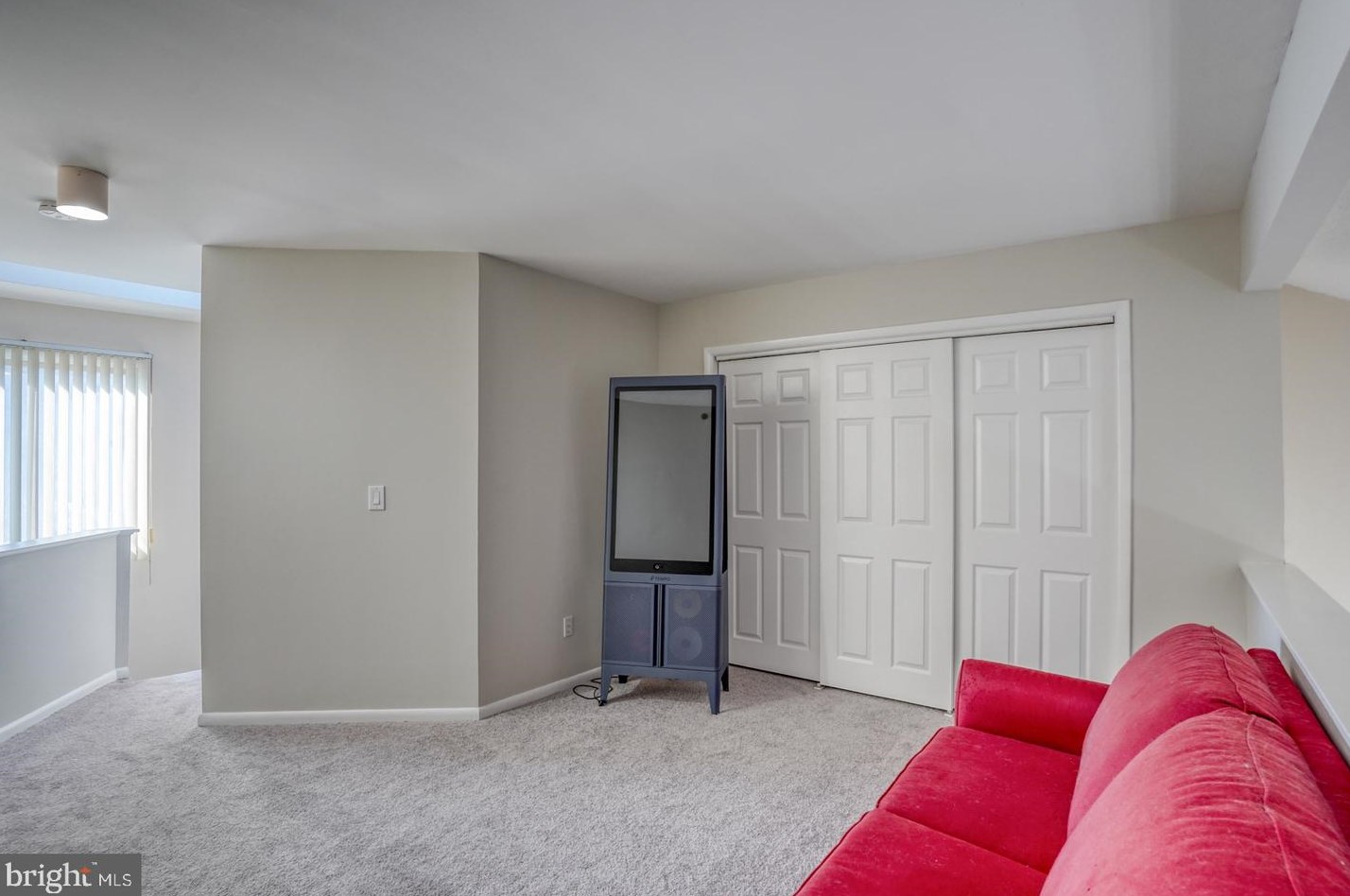 2308 Creekside Dr, Newark DE 19711-6741 exterior