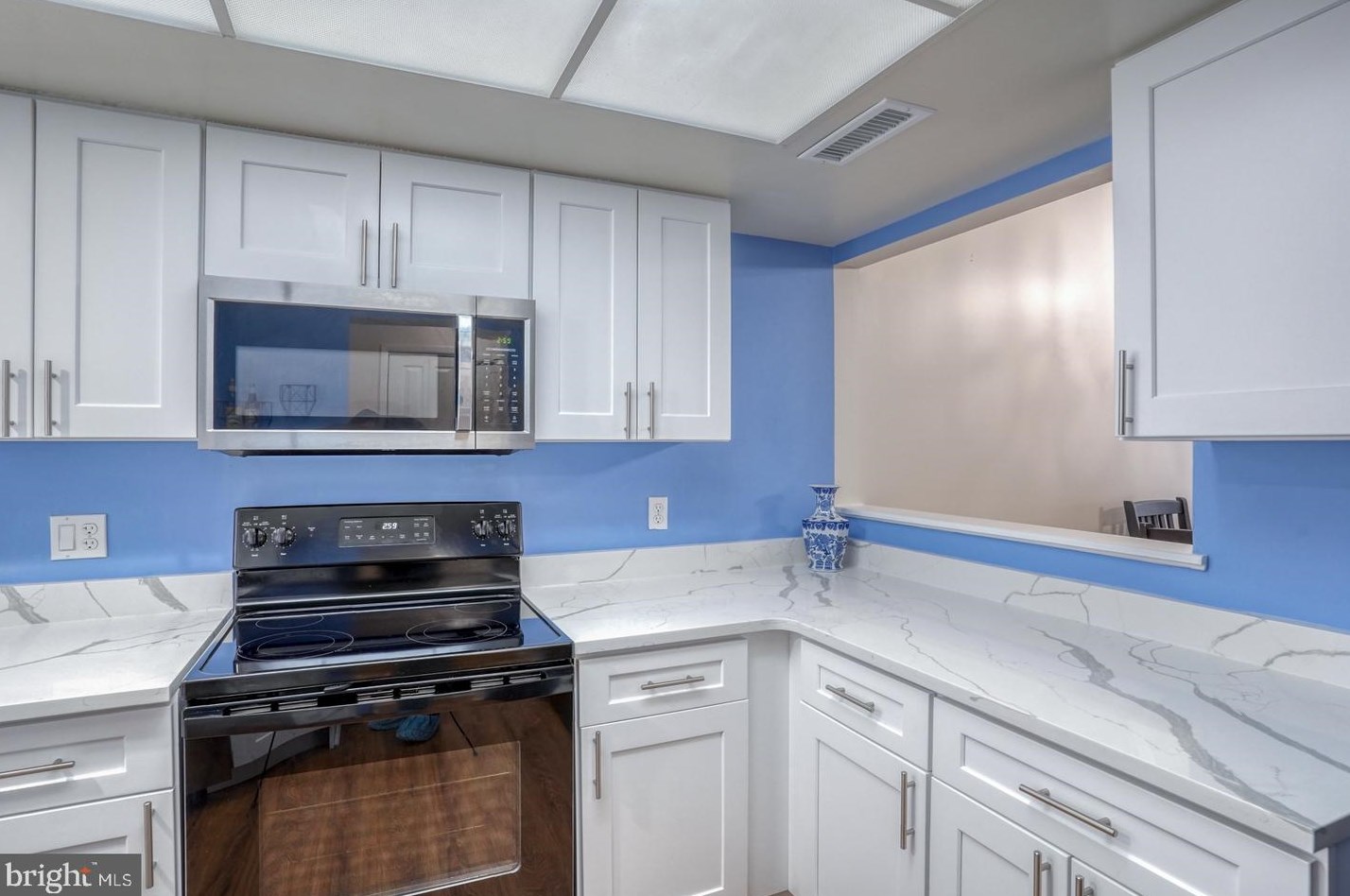 2308 Creekside Dr, Newark DE 19711-6741 exterior