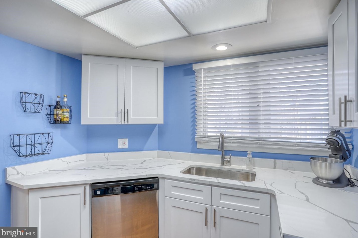 2308 Creekside Dr, Newark DE 19711-6741 exterior