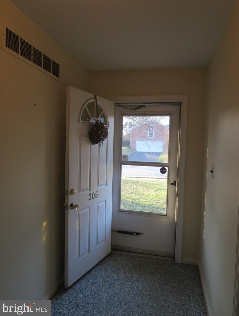 305 Old Oak Rd, Newark, DE 19711-3658