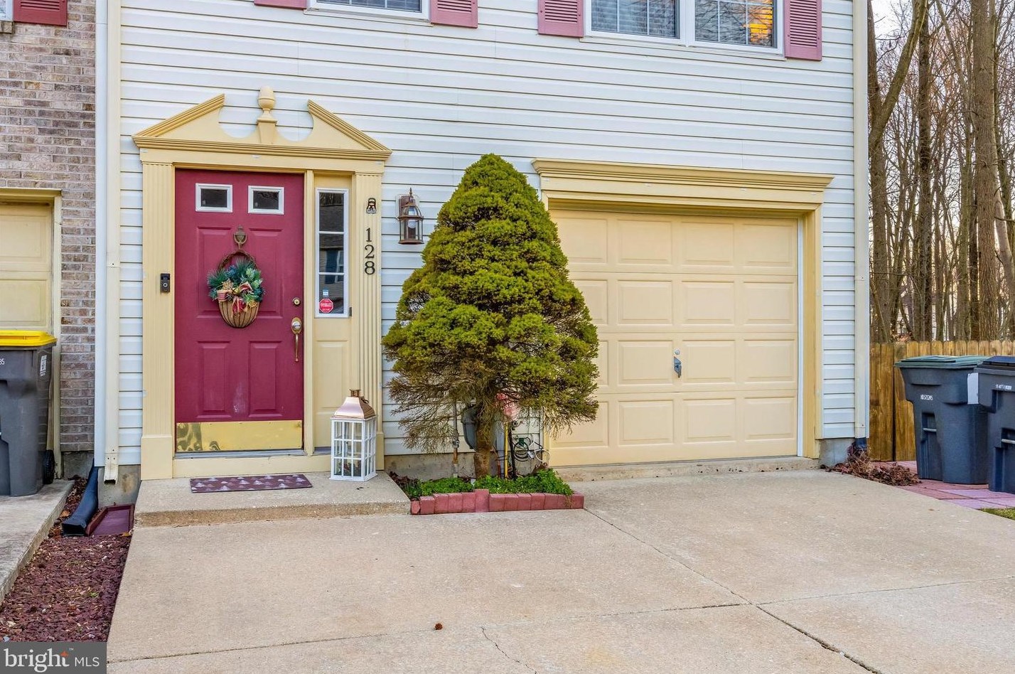 128 Cypress Dr, Newark, DE 19713-2884