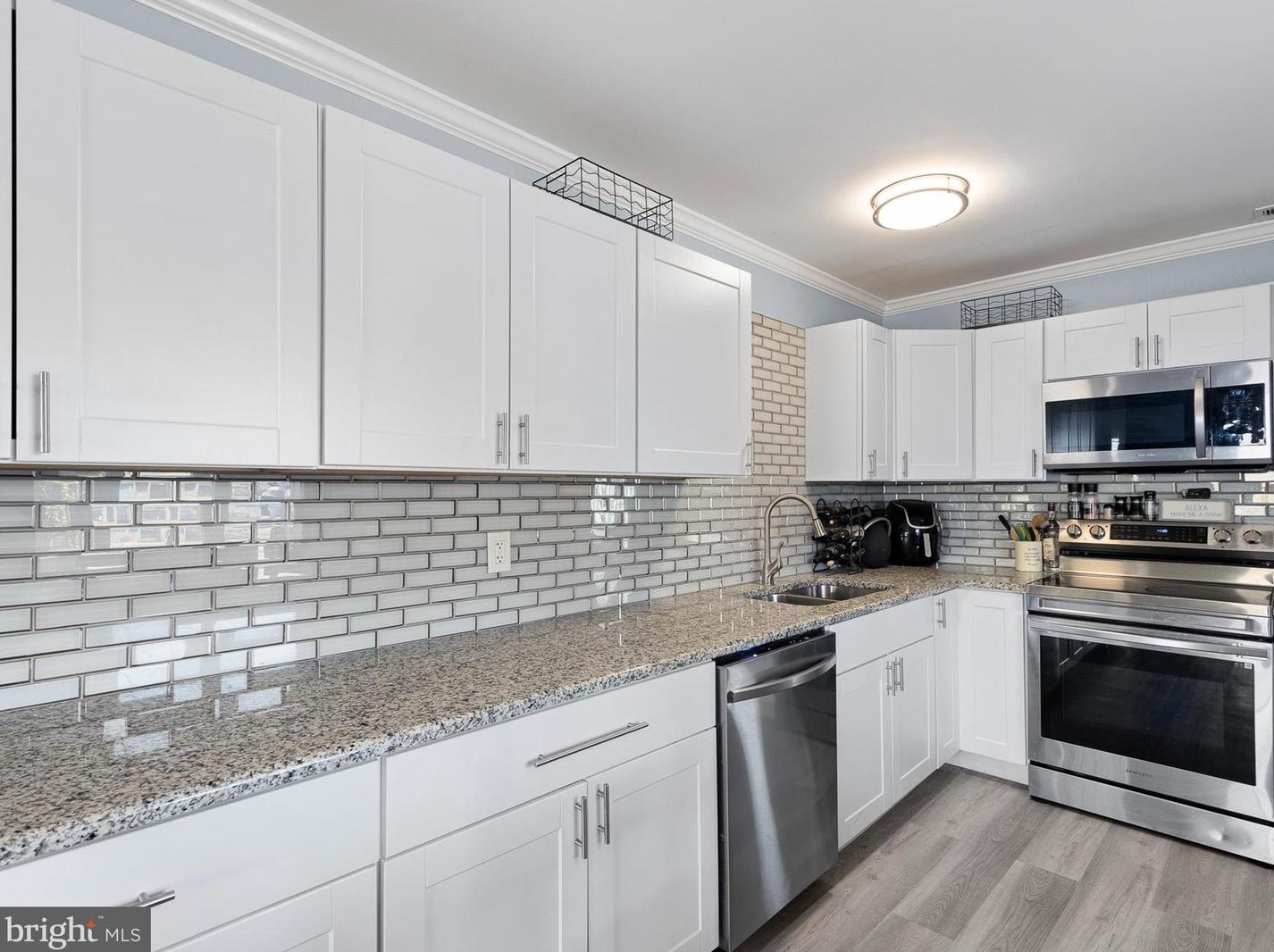 13 Kullen Dr, Newark DE  19713-2406 exterior