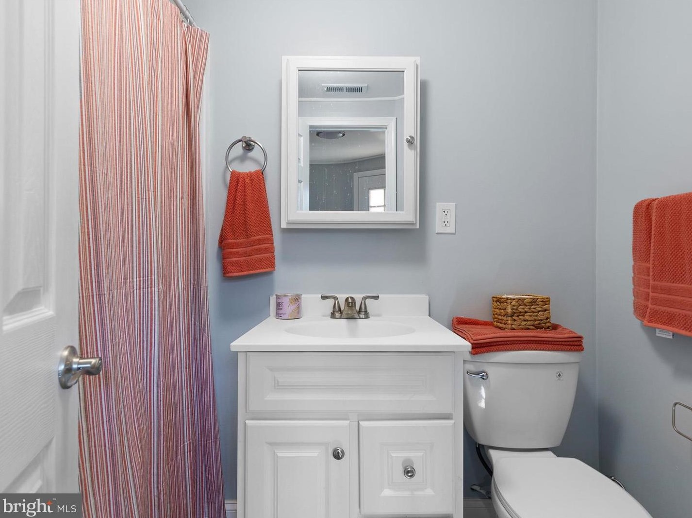 13 Kullen Dr, Newark DE  19713-2406 exterior