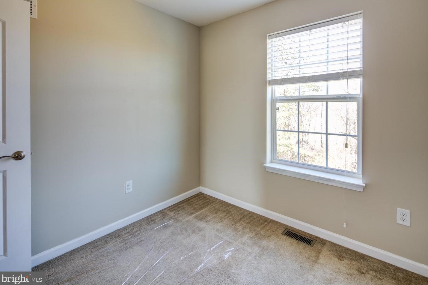 306 Wilkinson Dr, Newark DE 19702-6703 exterior