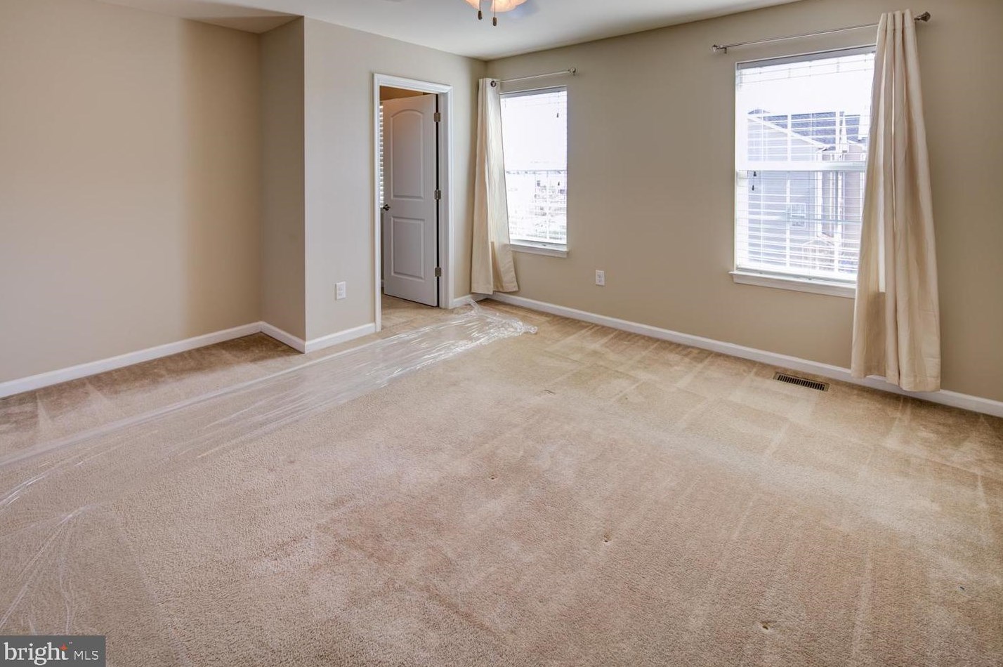 306 Wilkinson Dr, Newark DE 19702-6703 exterior