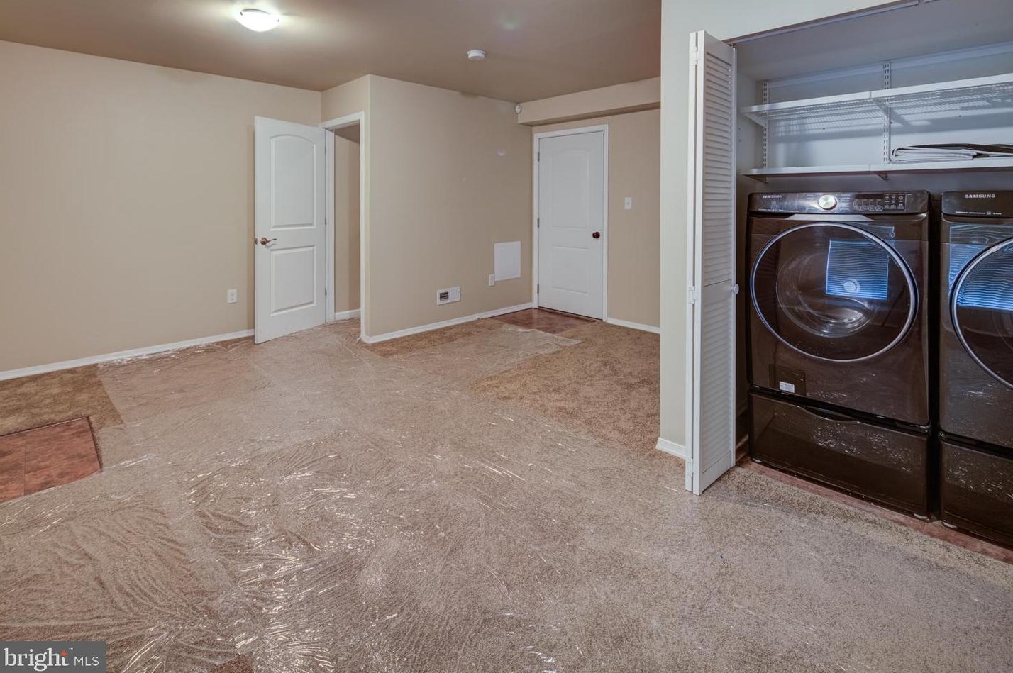 306 Wilkinson Dr, Newark DE 19702-6703 exterior