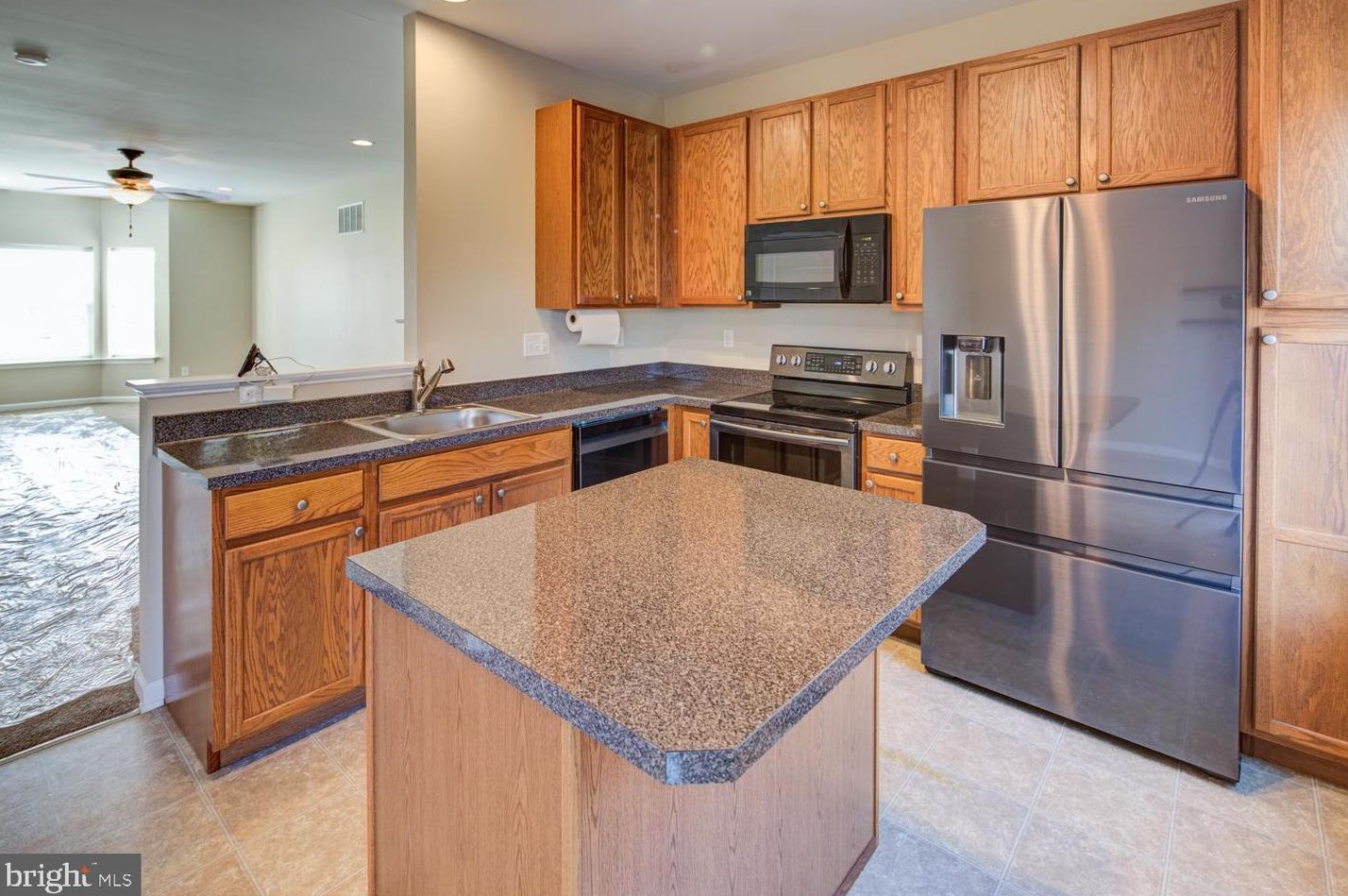 306 Wilkinson Dr, Newark DE 19702-6703 exterior