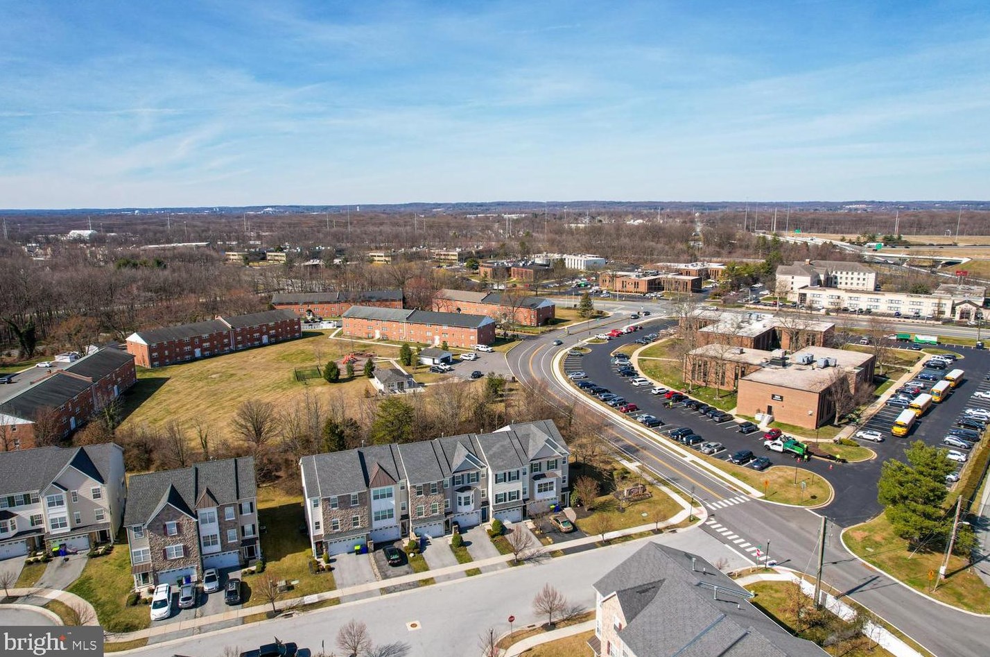 306 Wilkinson Dr, Newark DE 19702-6703 exterior