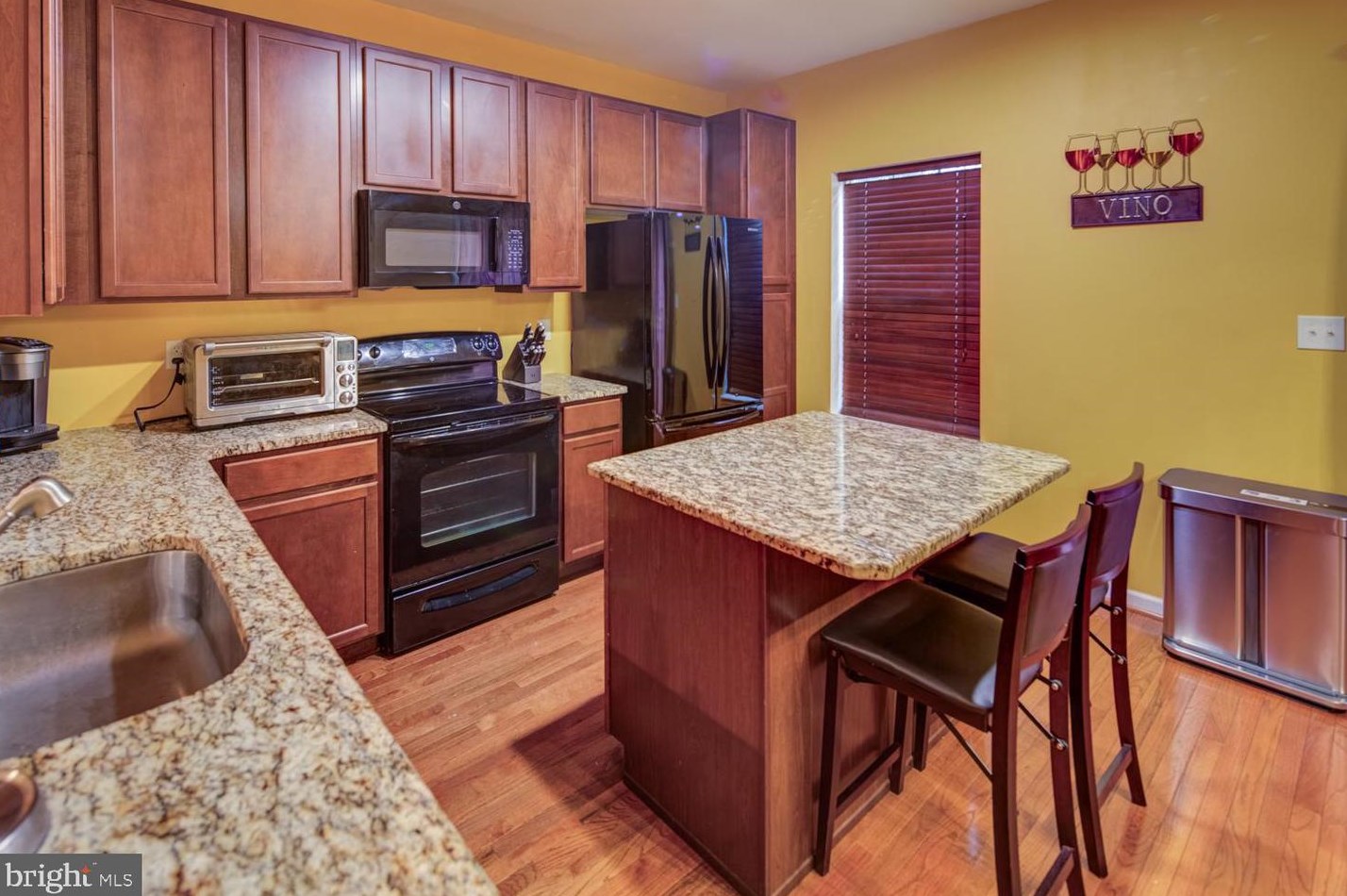 308 Wilkinson Dr, Newark DE 19702-6703 exterior