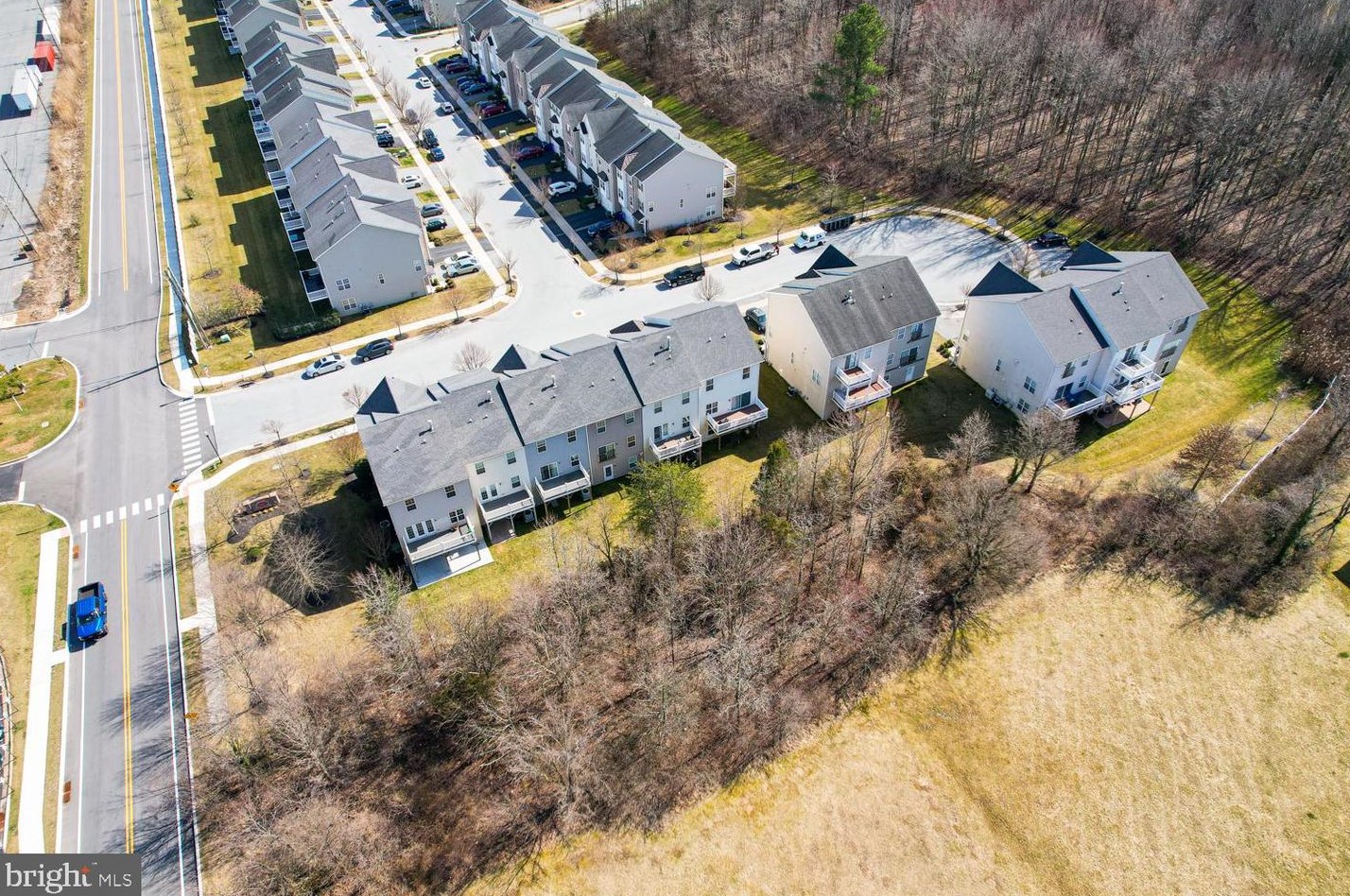 308 Wilkinson Dr, Newark DE 19702-6703 exterior