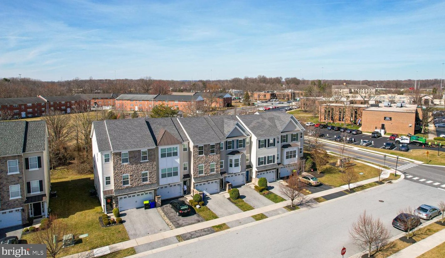 308 Wilkinson Dr, Newark DE 19702-6703 exterior