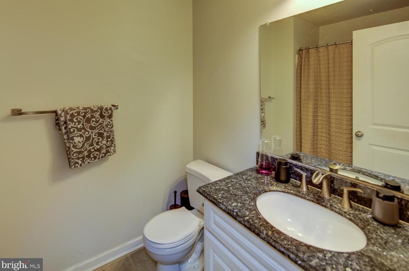 308 Wilkinson Dr, Newark DE 19702-6703 exterior