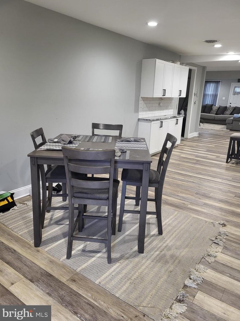 817 Moores Ln, New Castle DE 19720-3480 exterior