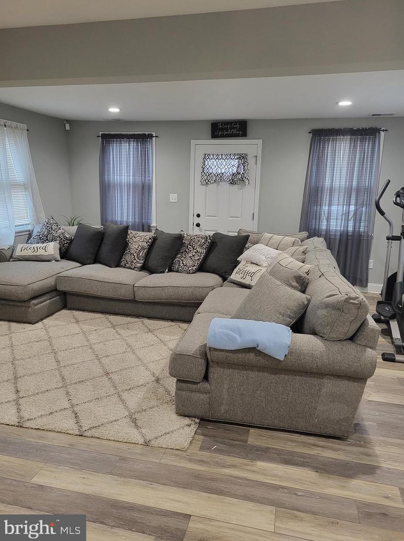 817 Moores Ln, New Castle DE 19720-3480 exterior