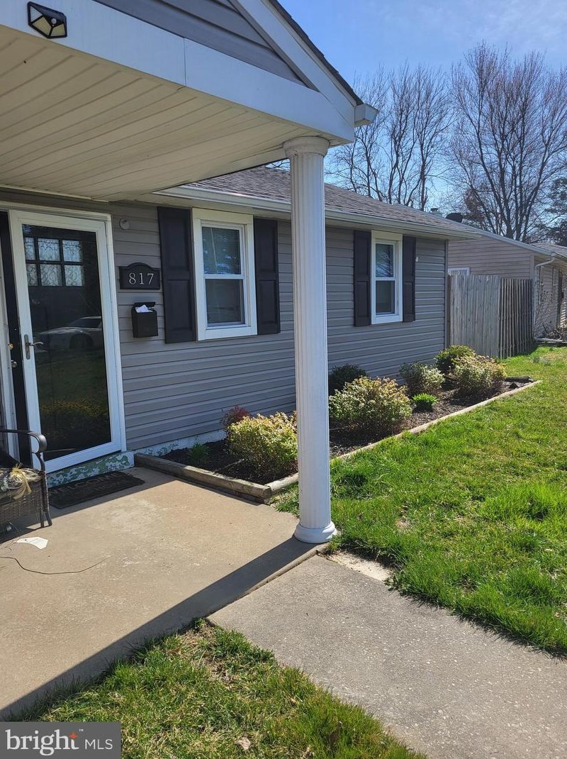 817 Moores Ln, New Castle DE 19720-3480 exterior