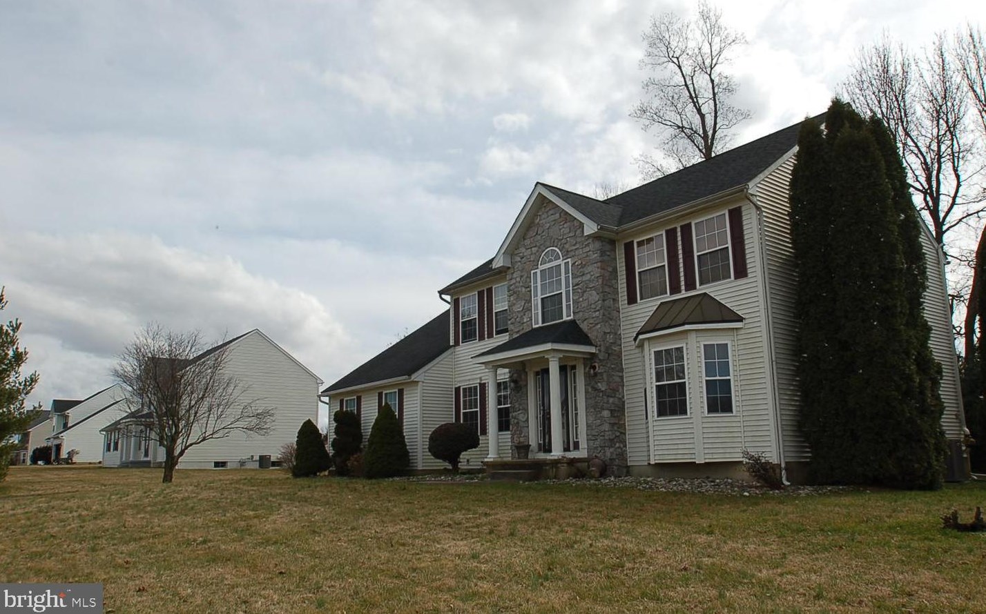 312 Rolling Green Ave, New Castle, DE 19720-4795