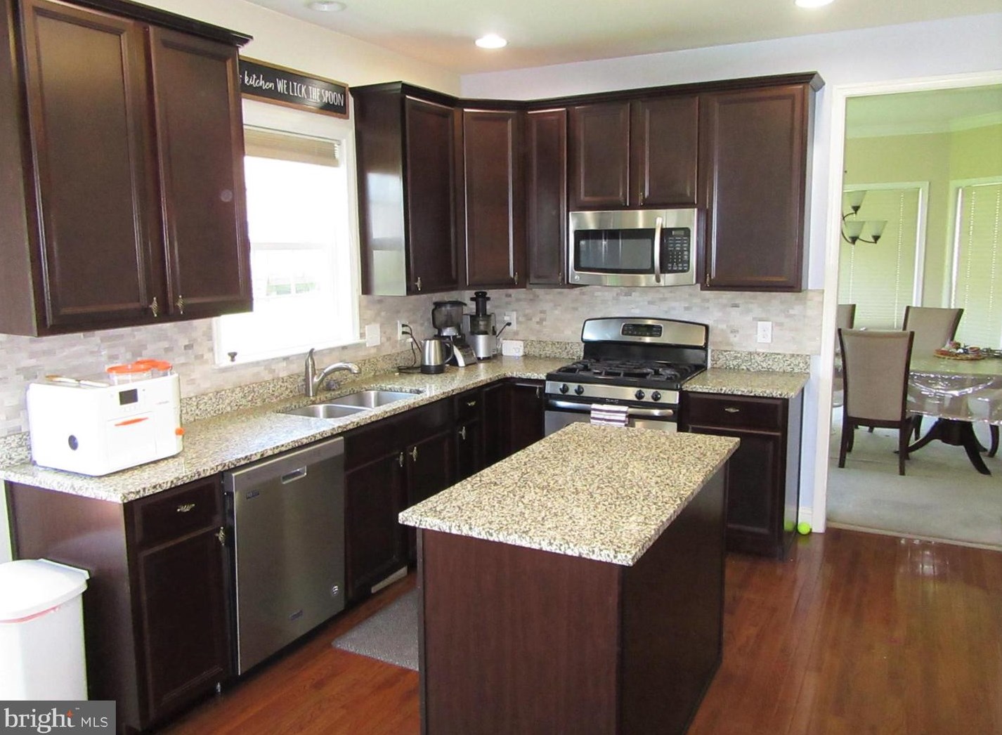 210 Michelle Ct, Newark DE  19702-8424 exterior