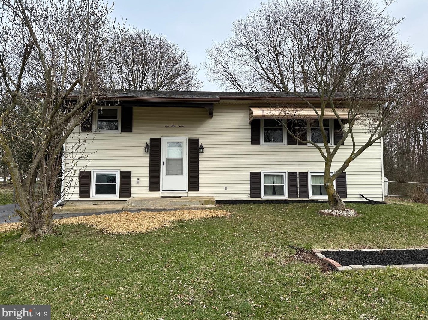 257 Oakfield Dr, Newark DE  19713-2445 exterior