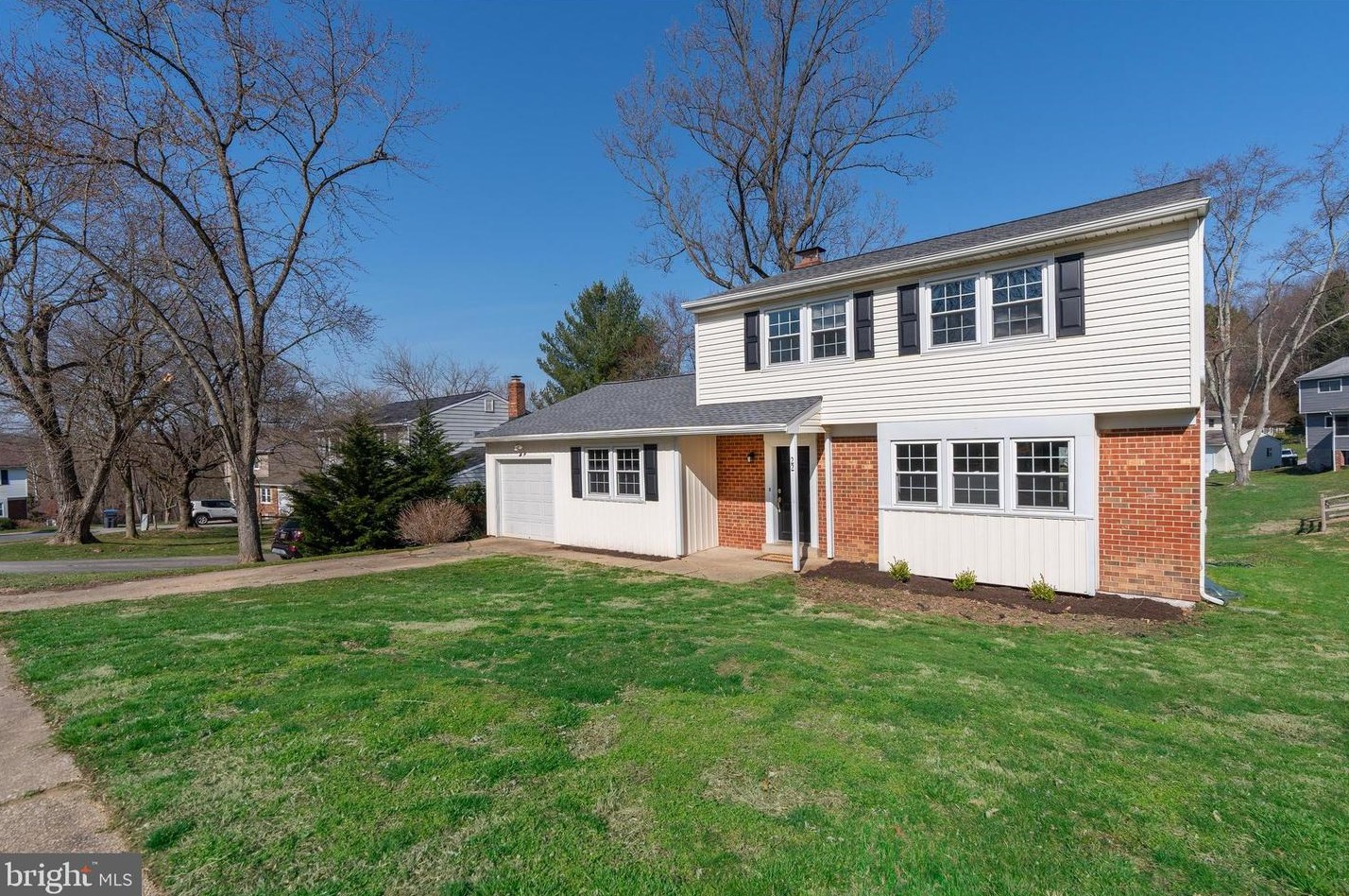 22 Yellow Pine Ct, Wilmington, DE 19808-1028