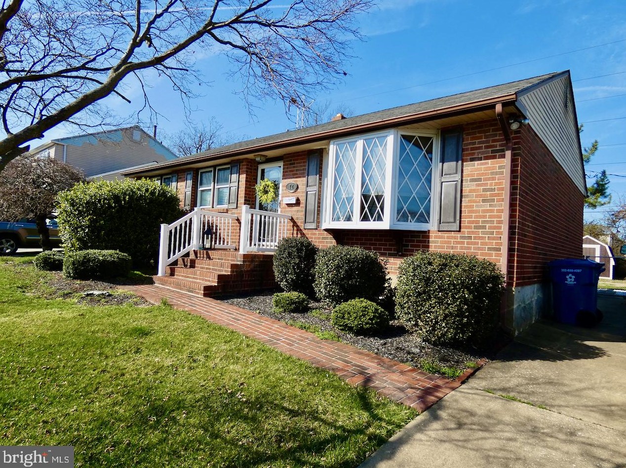 72 N Lunenburg Dr, New Castle, DE 19720