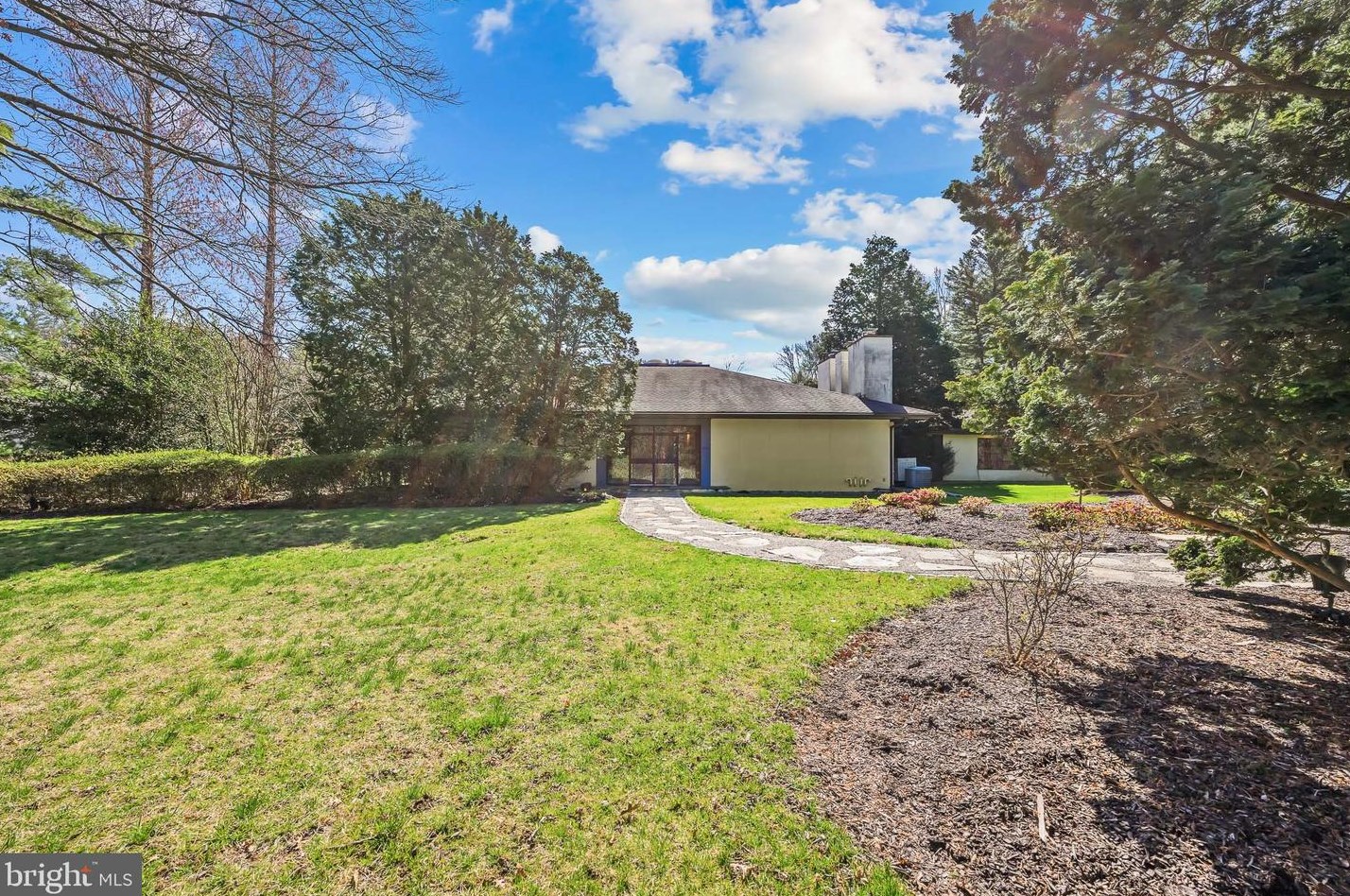 4002 Springfield Ln, Wilmington, DE 19807-2252