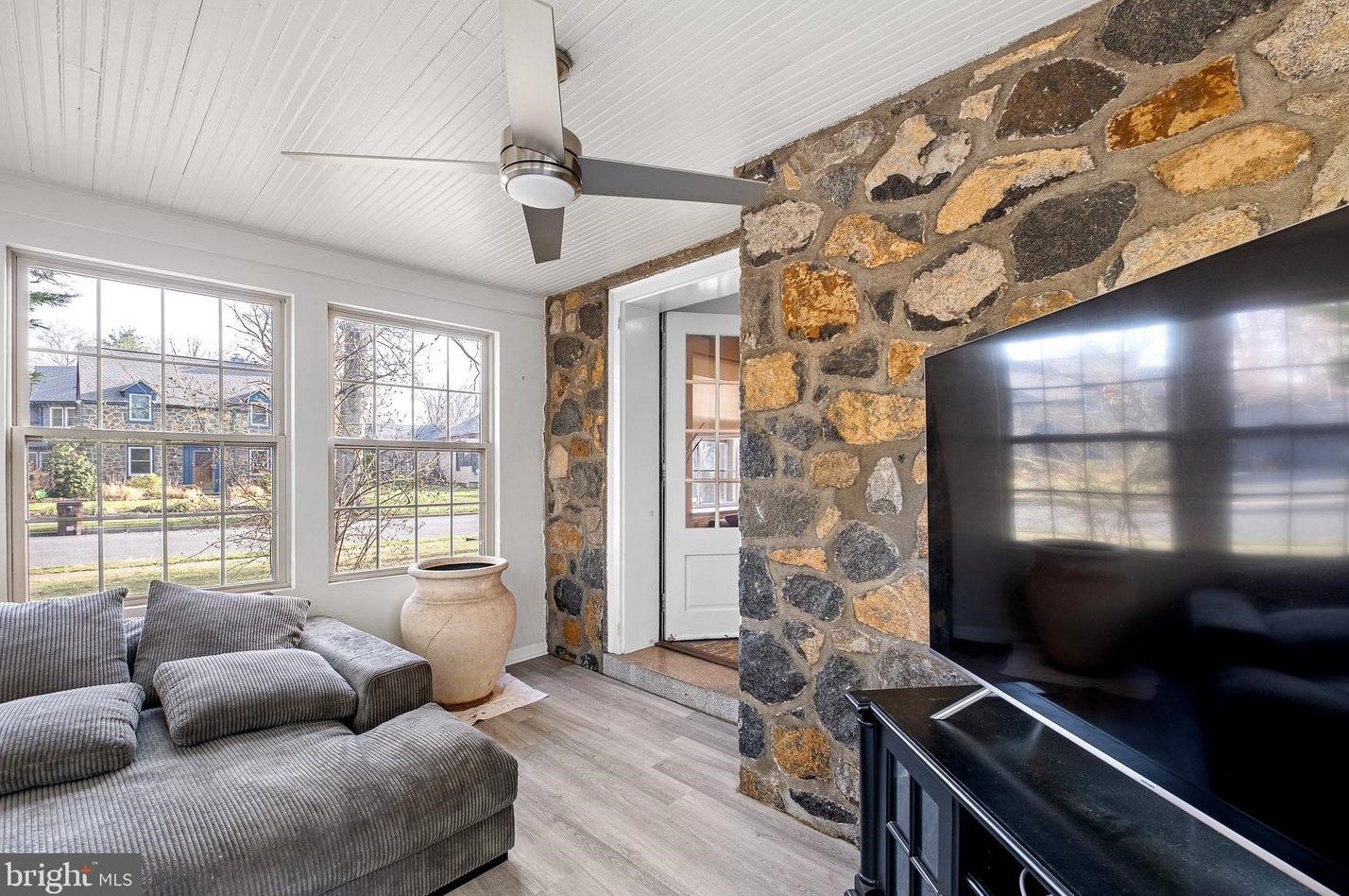 402 Irving Dr, Wilmington DE  19802-1218 exterior