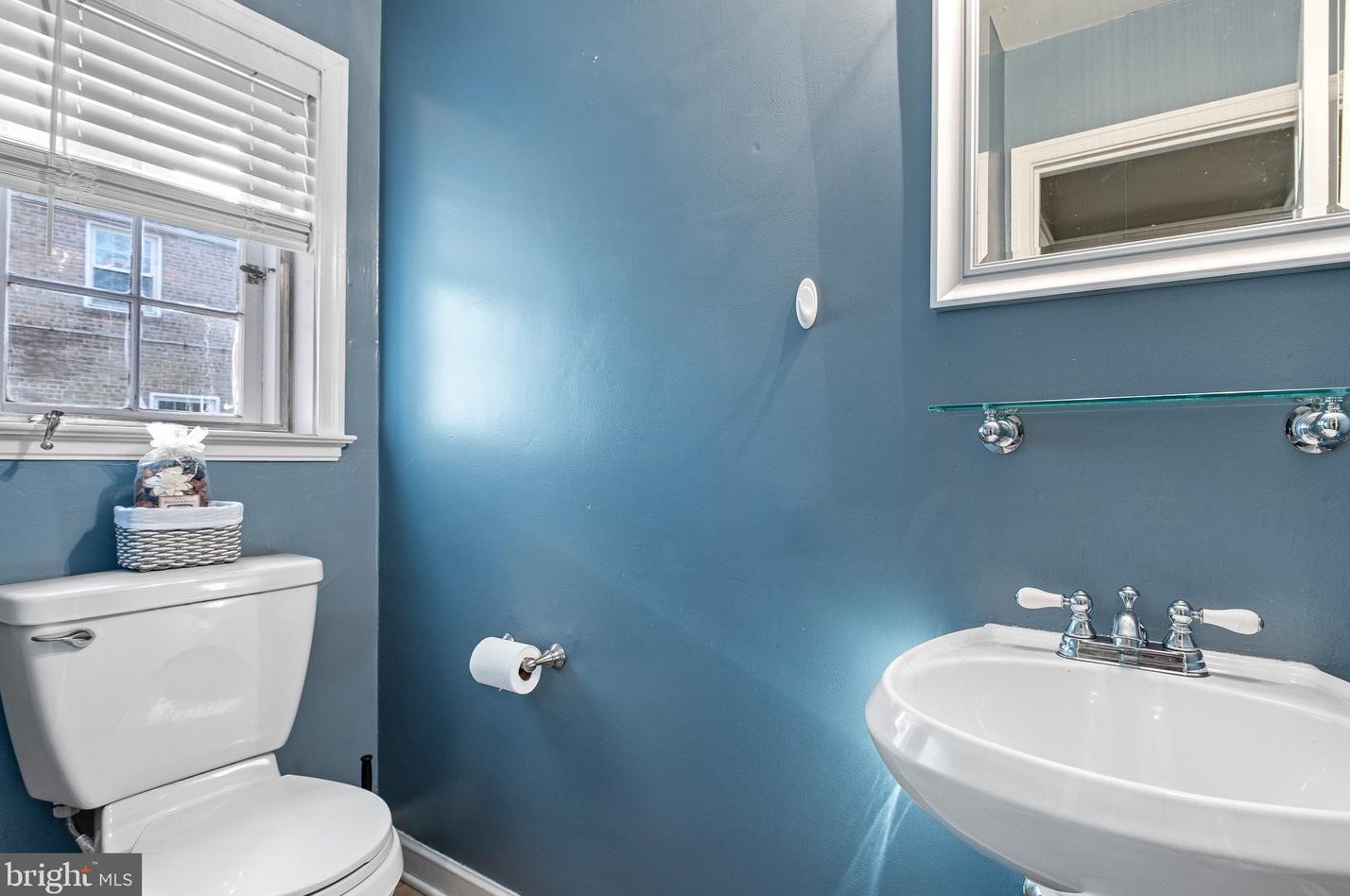 402 Irving Dr, Wilmington DE  19802-1218 exterior