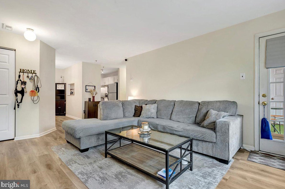 219 Stone Hurst Ct, New Castle, DE 19720-3946