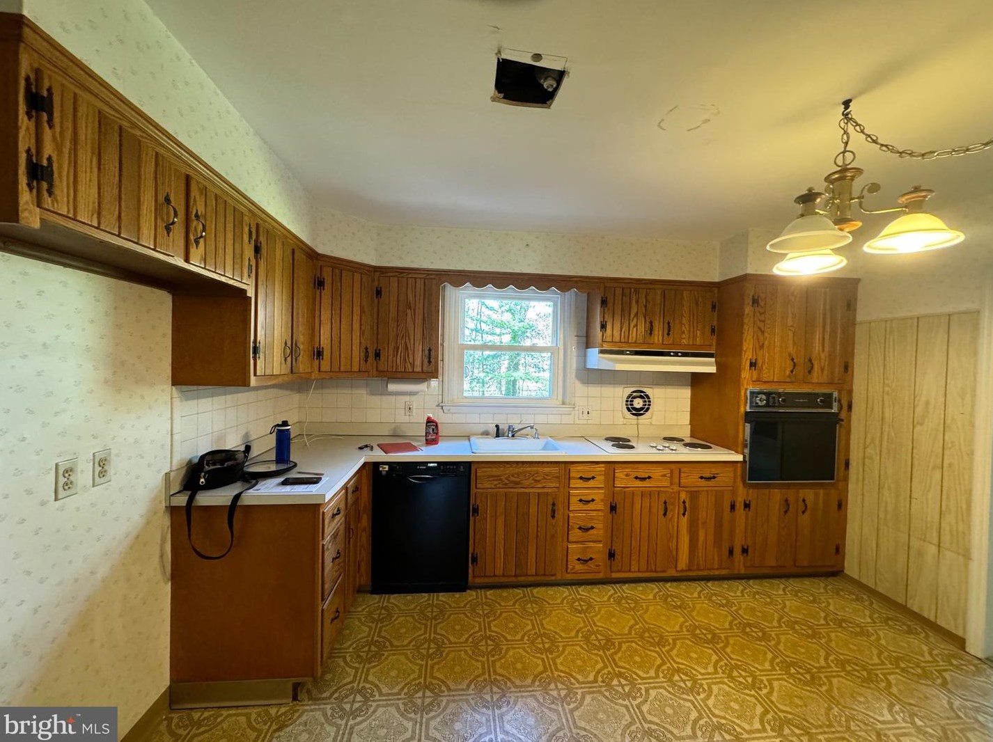 2113 Dunhill Dr, Wilmington, DE 19810-4701