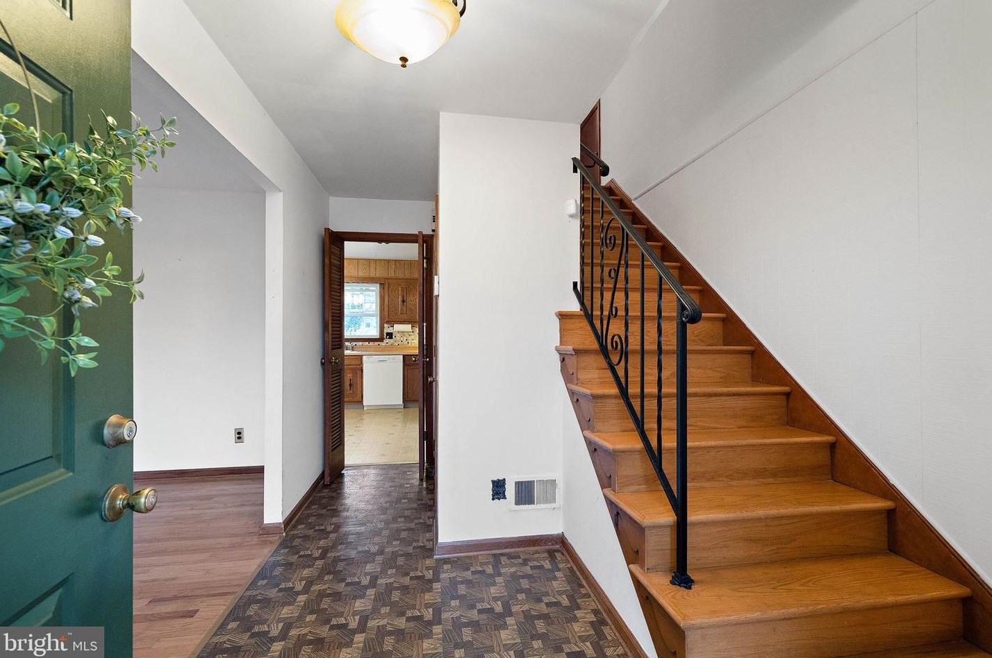 9 Kitty Ln, Newark, DE 19713-2382