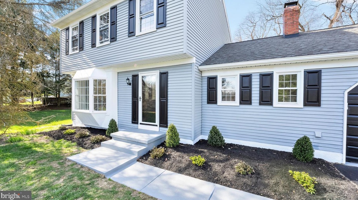 5 Iron Stone Cir, Hockessin, DE 19707