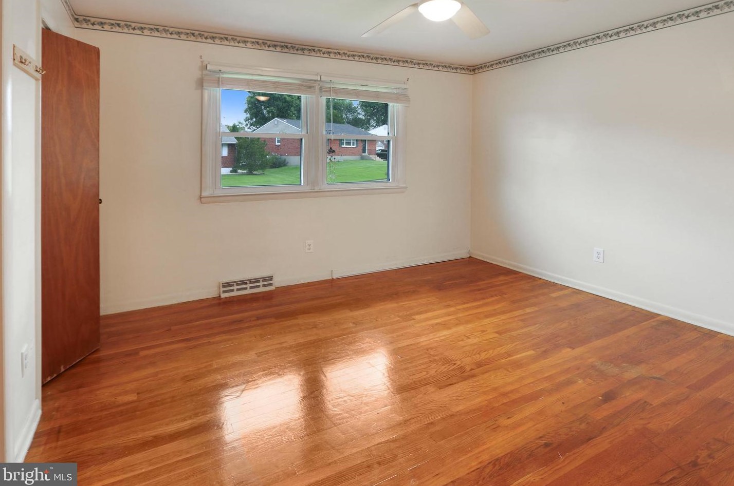 21 Dawes Dr, Newark DE  19702-1427 exterior