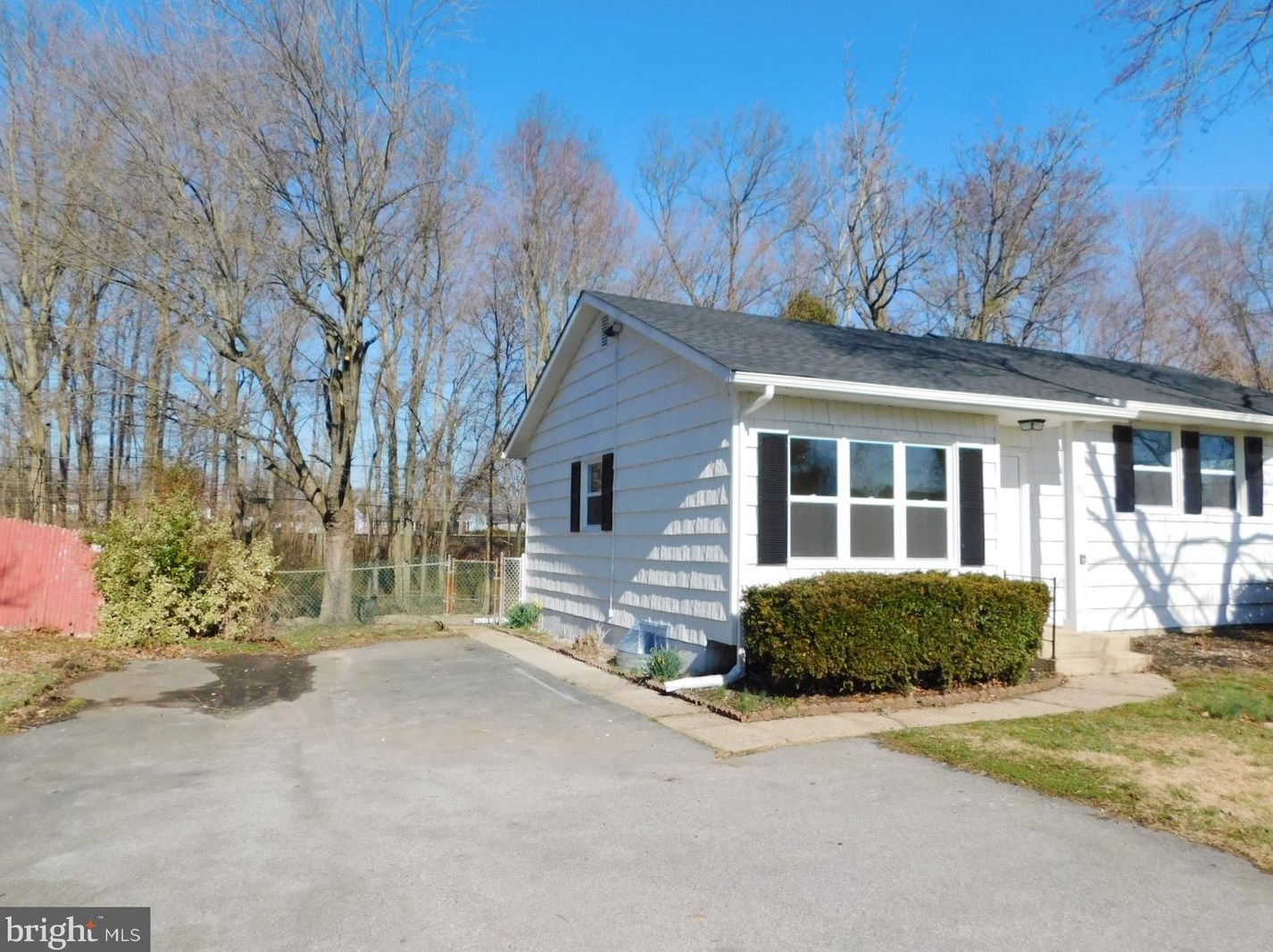 151 Rutherford Dr, Newark DE 19713-2024 exterior