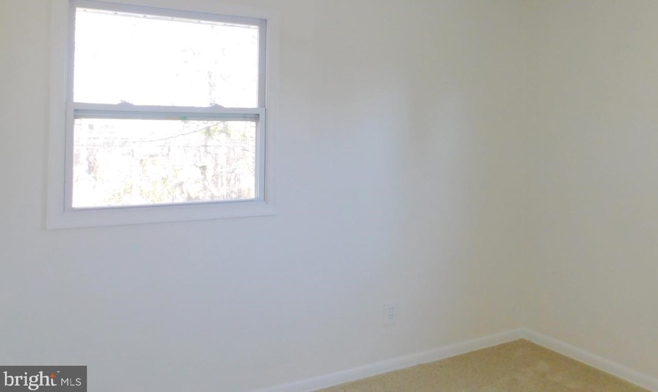 151 Rutherford Dr, Newark DE 19713-2024 exterior