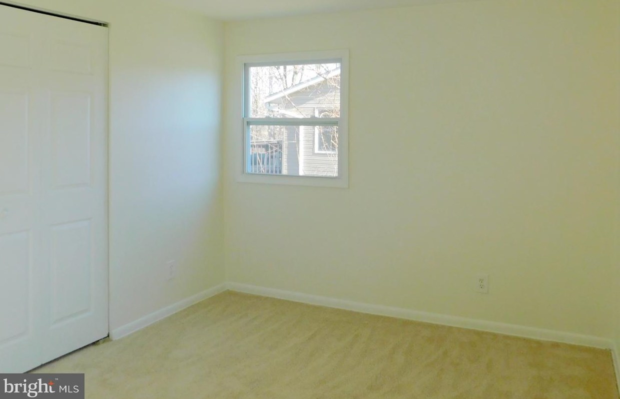 151 Rutherford Dr, Newark DE 19713-2024 exterior