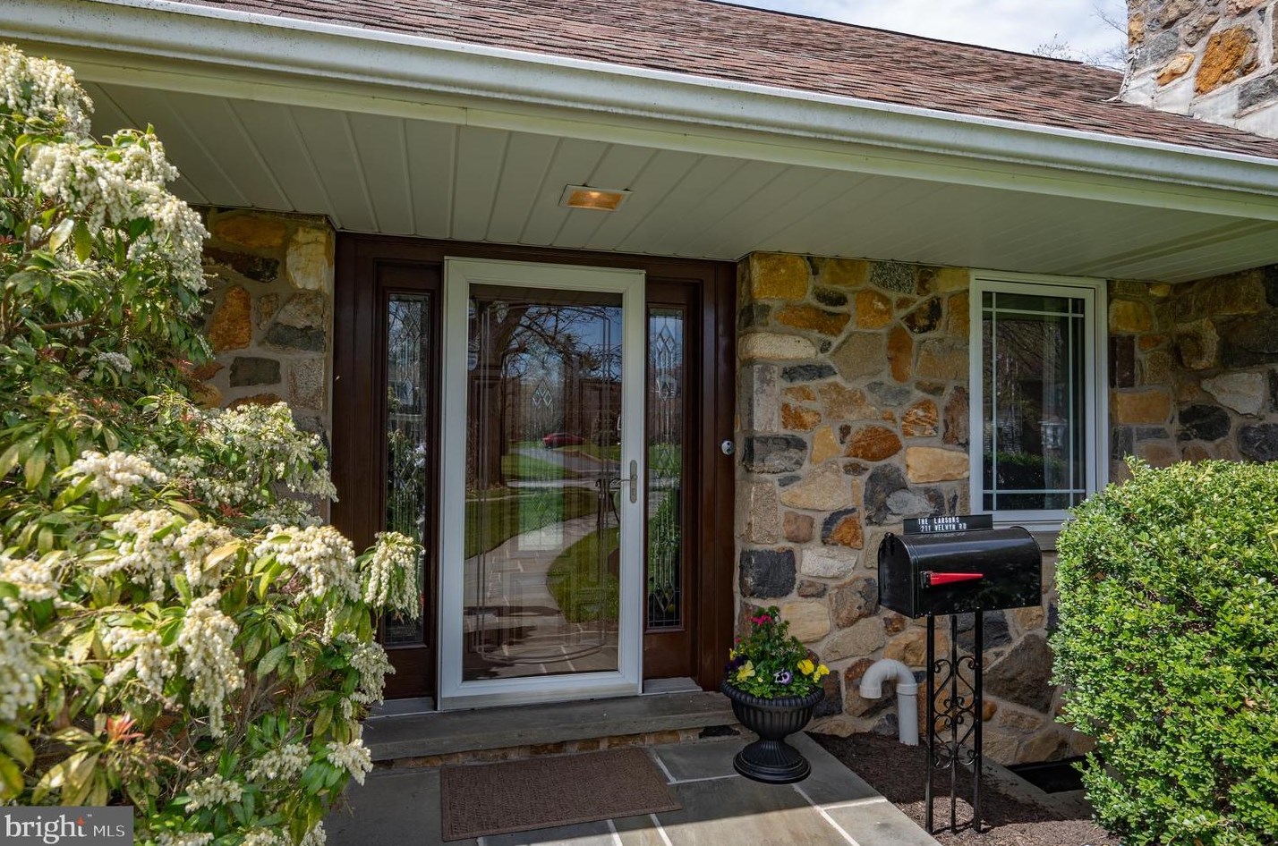 211 Welwyn Rd, Wilmington, DE 19803-2951