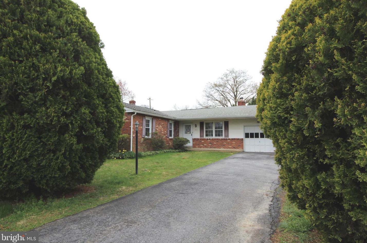 2402 Driftwood Dr, Wilmington, DE 19810-2804