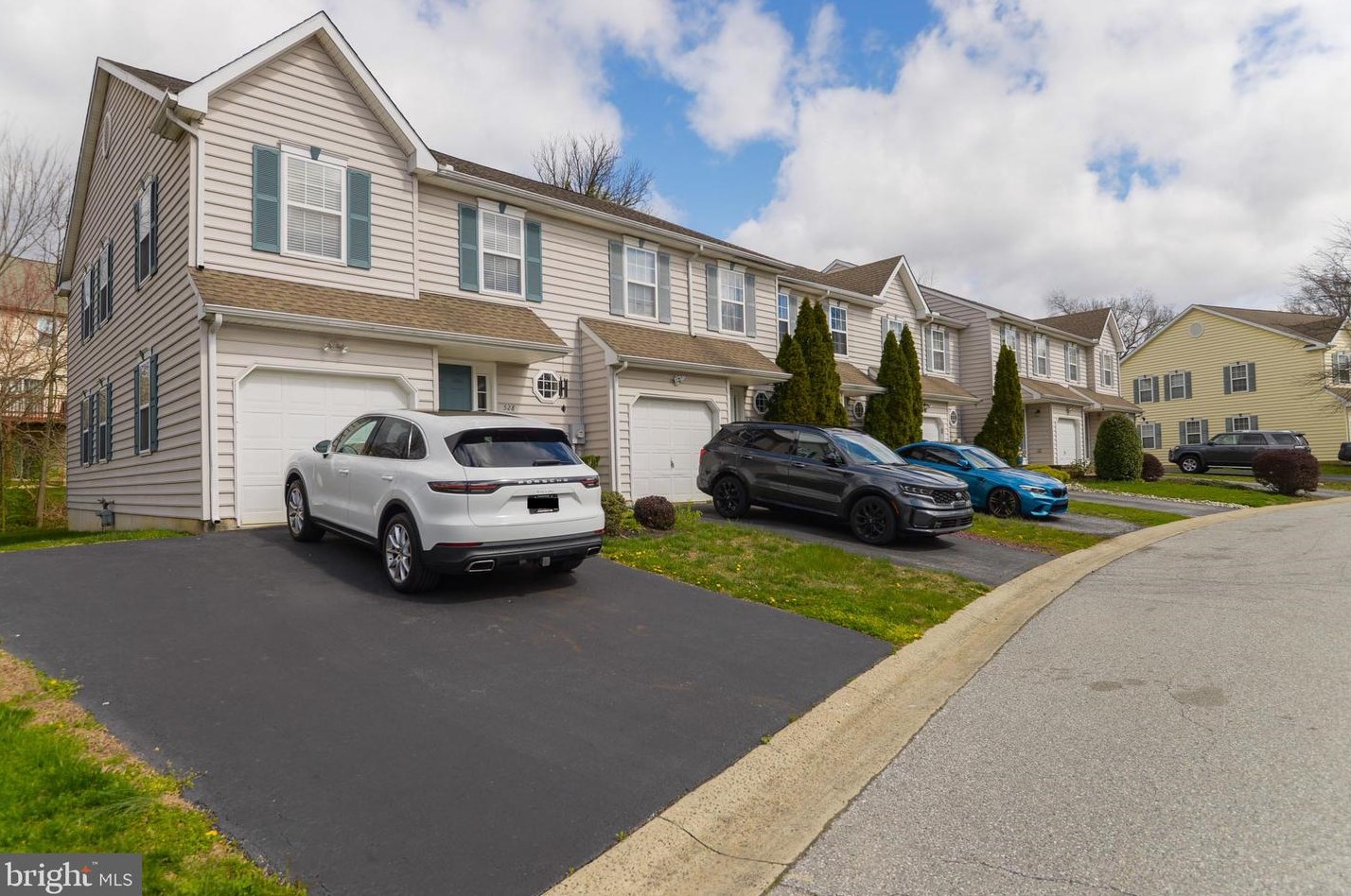 528 Red Bud Ct, Wilmington, DE 19805-1444