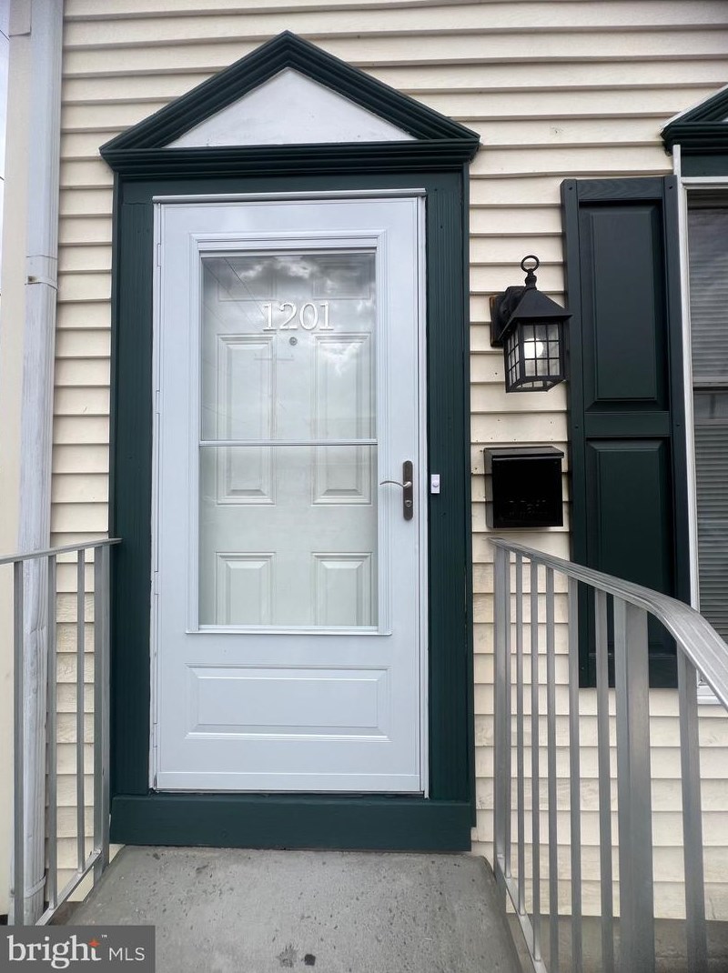 1201 Apple St, Wilmington DE  19801-5413 exterior