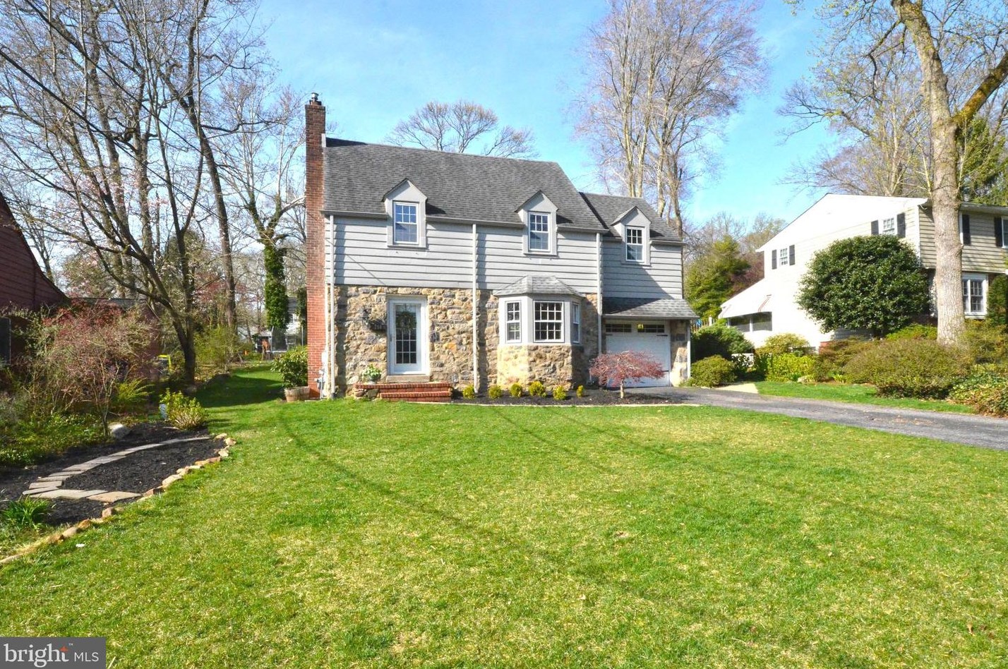 710 Woodsdale Rd, Wilmington, DE 19809-2243
