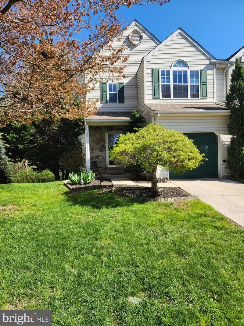 922 Glackens Ln, Wilmington, DE 19808