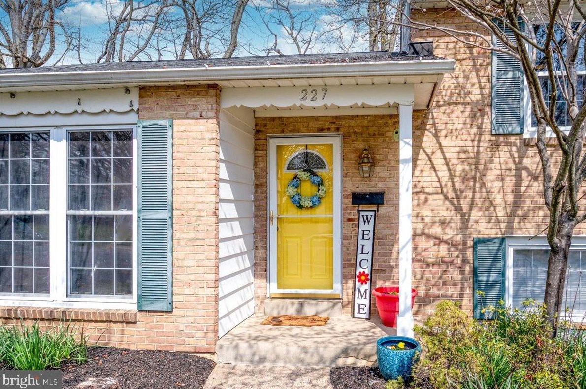 227 Wellington Rd, Wilmington, DE 19803-3138