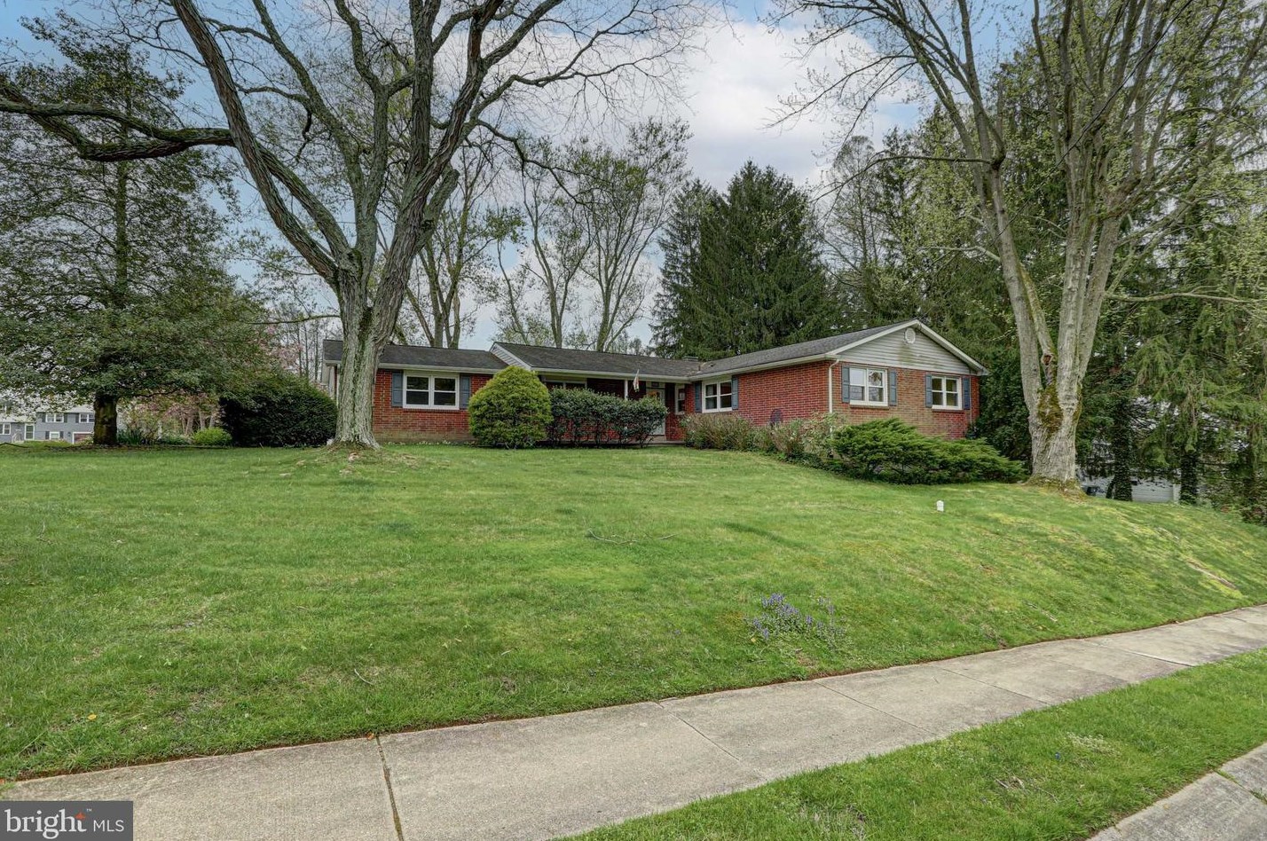 301 Meriden Dr, Newark, DE 19711-2721