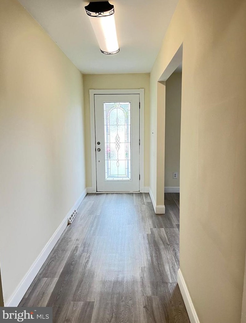 14 Cornwall Dr, Newark, DE 19711