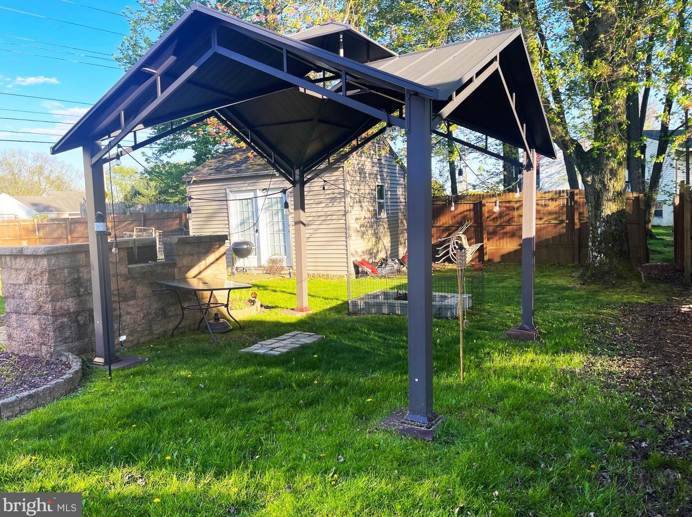 1 Broadleaf Dr, Newark DE 19702-3509 exterior