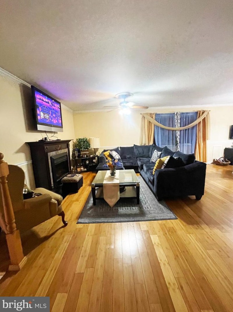 1 Broadleaf Dr, Newark DE 19702-3509 exterior