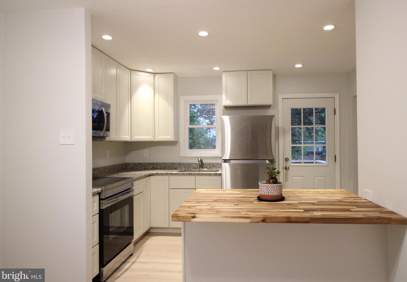 3852 Evelyn Dr, Wilmington, DE 19808-4637